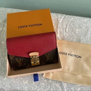 Authentic Louis Vuitton Pallas Leather Wallet . Excellent condition .